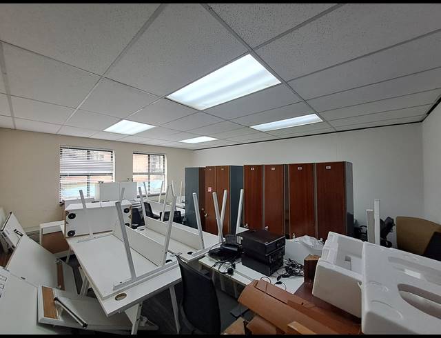 174M² OFFICE TO LET IN DUNKELD WEST